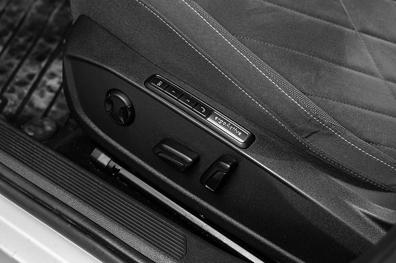 Volkswagen Golf VIII 14 of 30