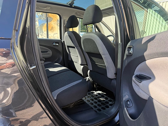 Citroen C3 Picasso 27 of 29