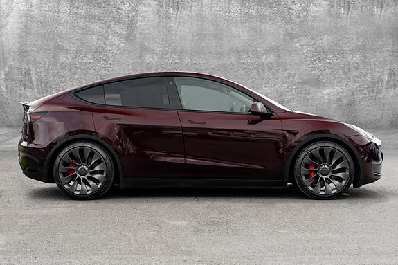 Tesla Model Y 13 of 30