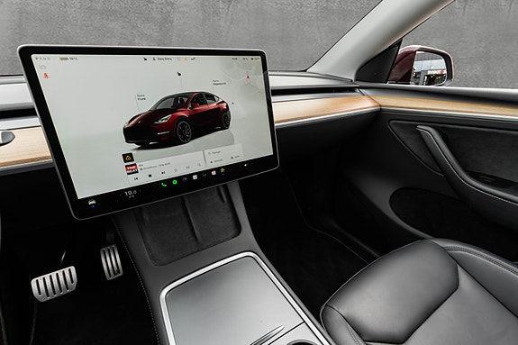 Tesla Model Y 22 of 30