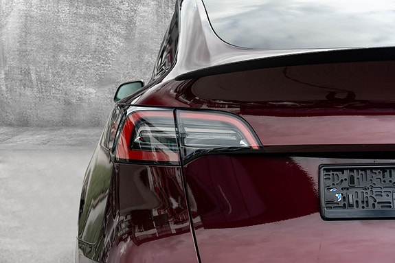 Tesla Model Y 10 of 30