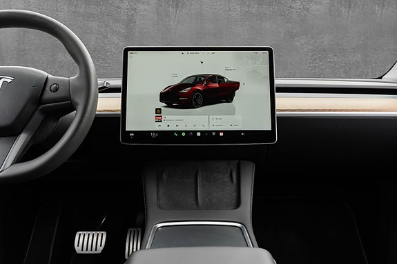 Tesla Model Y 24 of 30