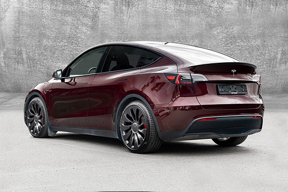 Tesla Model Y 6 of 30