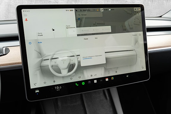 Tesla Model Y 28 of 30