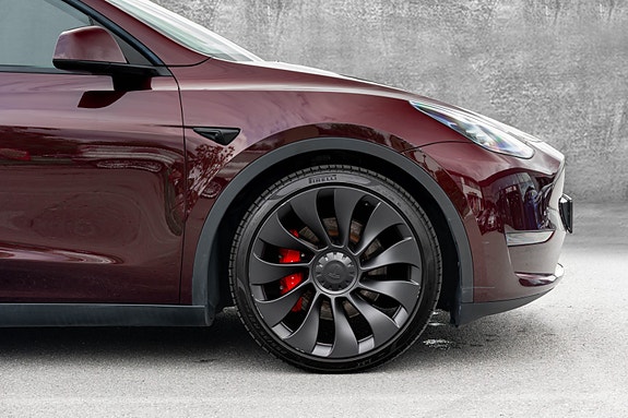 Tesla Model Y 14 of 30