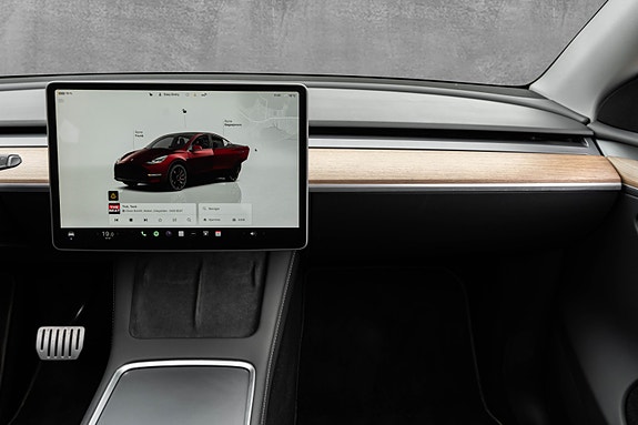 Tesla Model Y 21 of 30