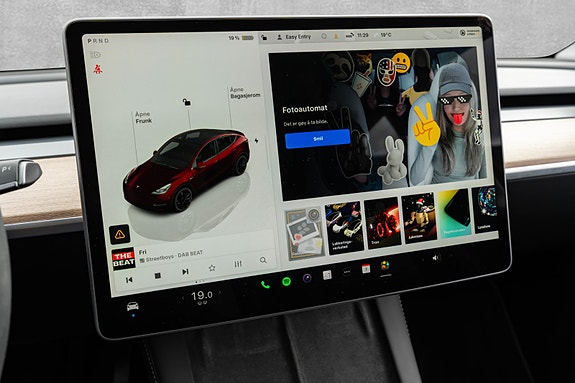 Tesla Model Y 29 of 30