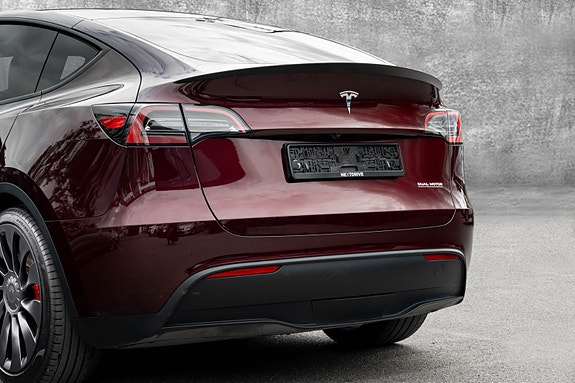 Tesla Model Y 7 of 30