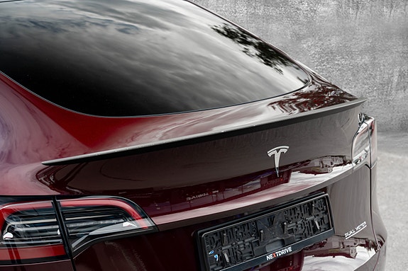 Tesla Model Y 8 of 30