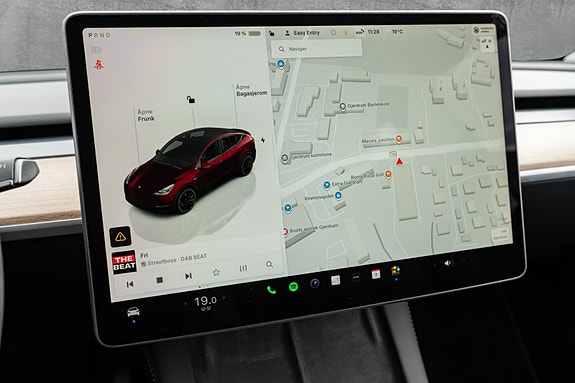 Tesla Model Y 25 of 30