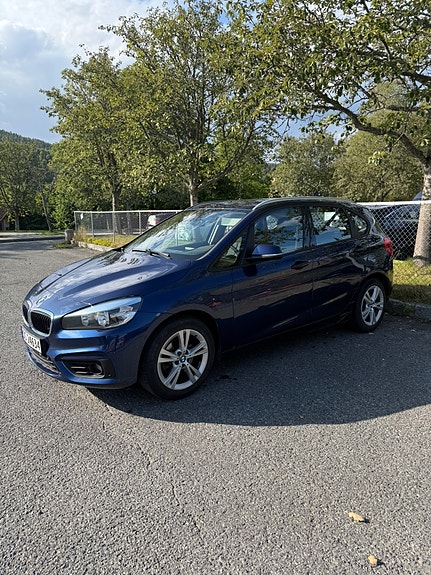 BMW 218i 2 of 5
