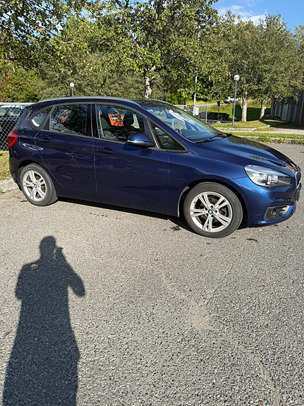 BMW 218i 3 of 5