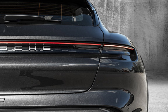 Porsche Taycan Cross Turismo 9 of 30
