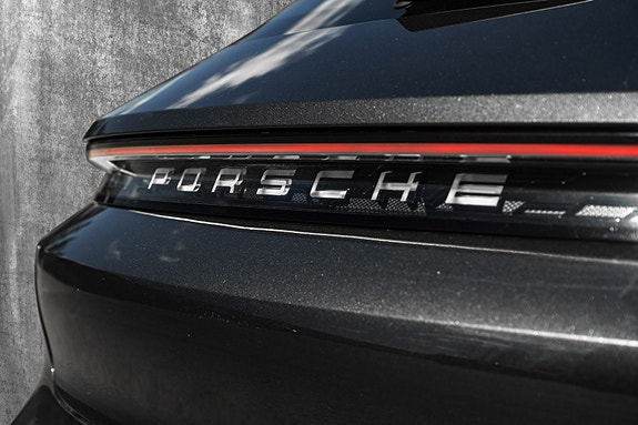 Porsche Taycan Cross Turismo 10 of 30