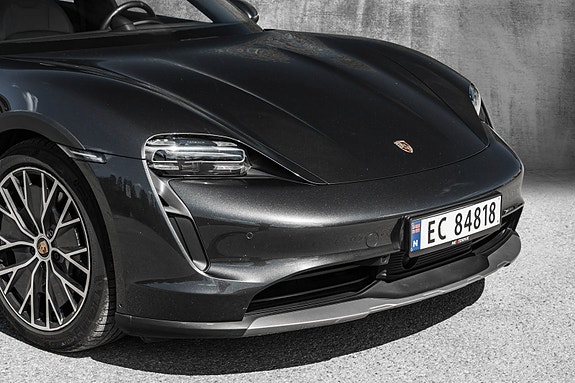 Porsche Taycan Cross Turismo 2 of 30