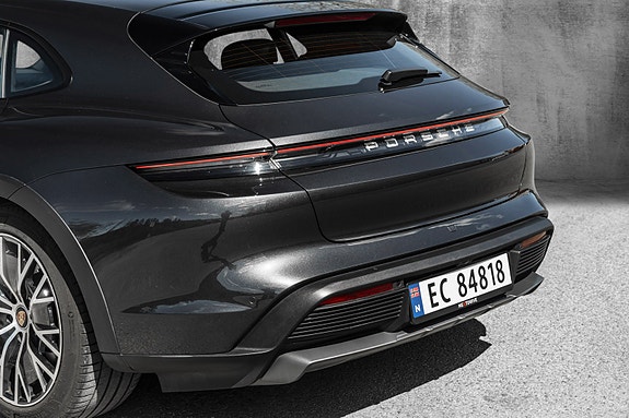 Porsche Taycan Cross Turismo 7 of 30