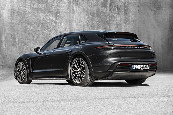 Porsche Taycan Cross Turismo 6 of 30