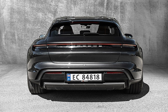 Porsche Taycan Cross Turismo 8 of 30