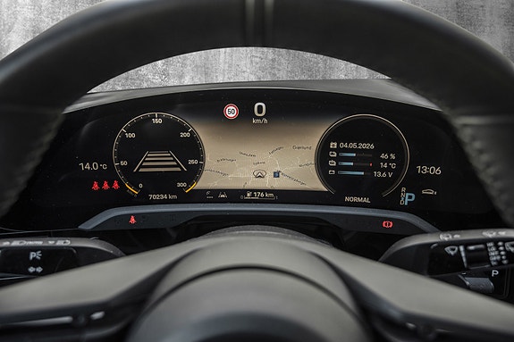 Porsche Taycan Cross Turismo 18 of 30