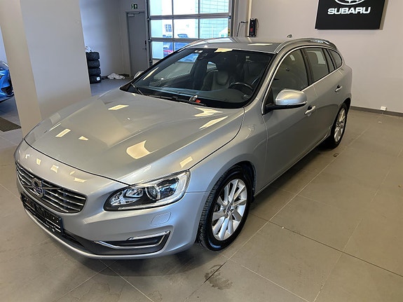 Volvo V60 2 of 10