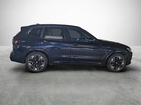 BMW iX3 6 of 30