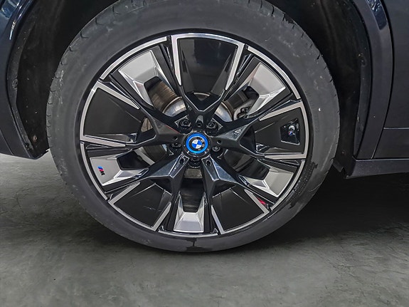 BMW iX3 10 of 30