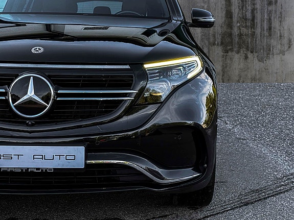 Mercedes-Benz EQC400 4 of 20