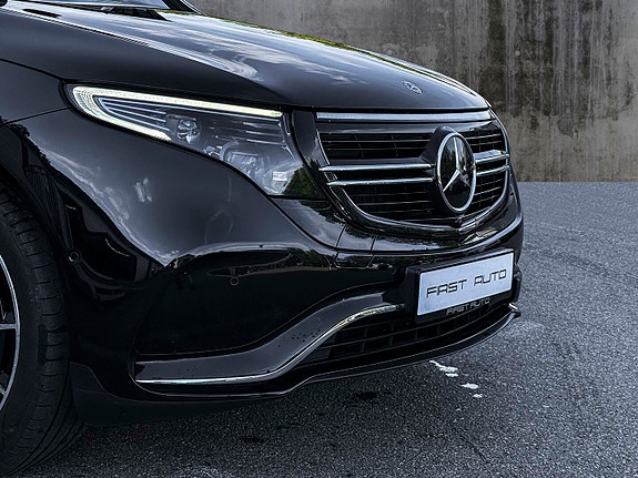 Mercedes-Benz EQC400 2 of 20