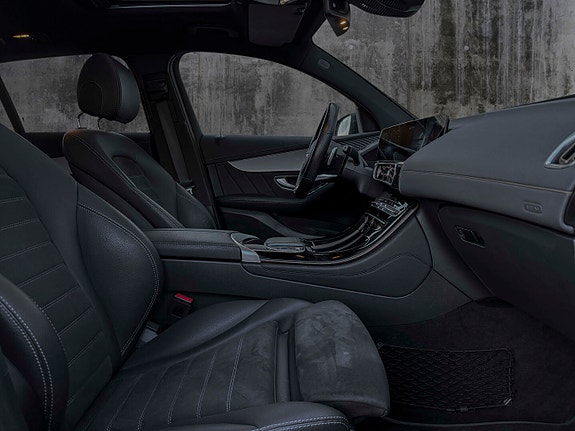 Mercedes-Benz EQC400 18 of 20