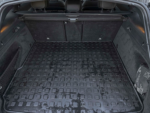 Mercedes-Benz EQC400 20 of 20