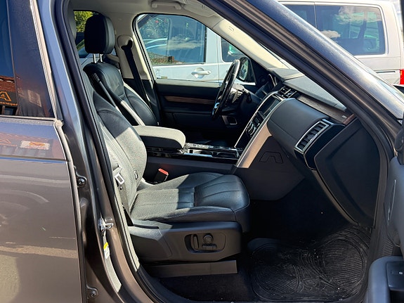 Land Rover Discovery 7 of 8