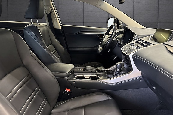 Lexus NX300h 14 of 21