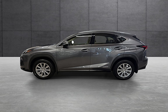 Lexus NX300h 2 of 21