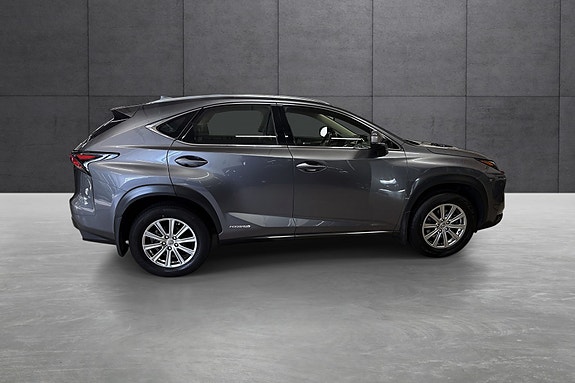 Lexus NX300h 6 of 21