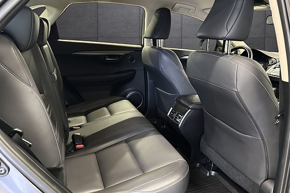 Lexus NX300h 16 of 21