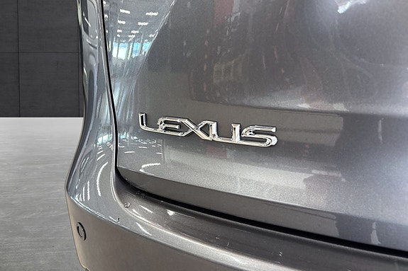 Lexus NX300h 19 of 21