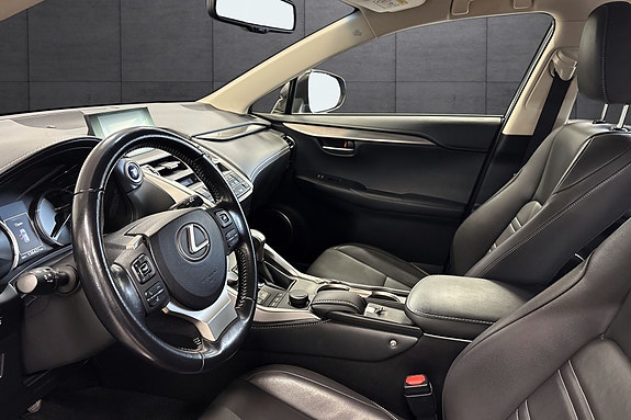 Lexus NX300h 10 of 21