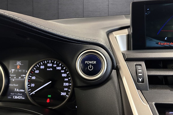 Lexus NX300h 21 of 21