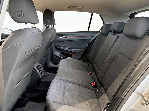 Volkswagen Golf VIII 10 of 16