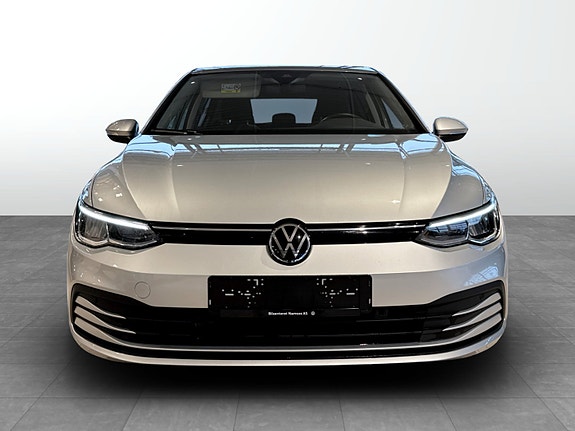 Volkswagen Golf VIII 2 of 16