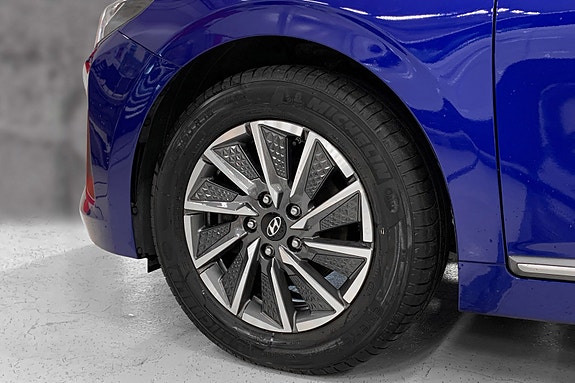 Hyundai IONIQ 15 of 15