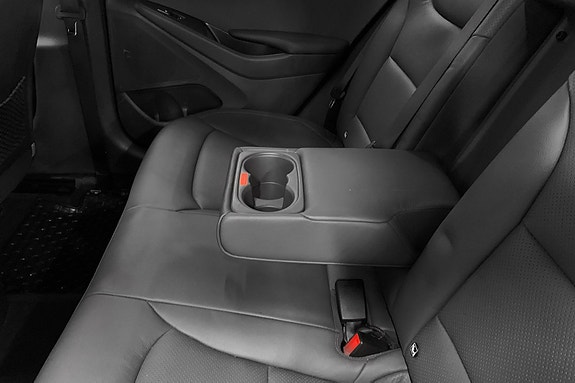 Hyundai IONIQ 8 of 15