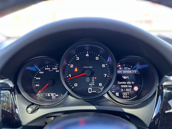 Porsche Macan 21 of 28