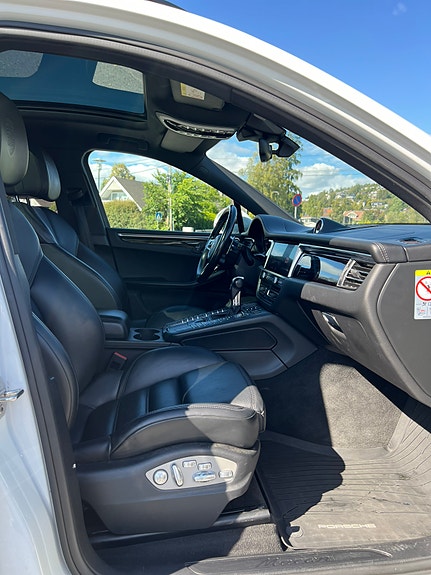 Porsche Macan 14 of 28