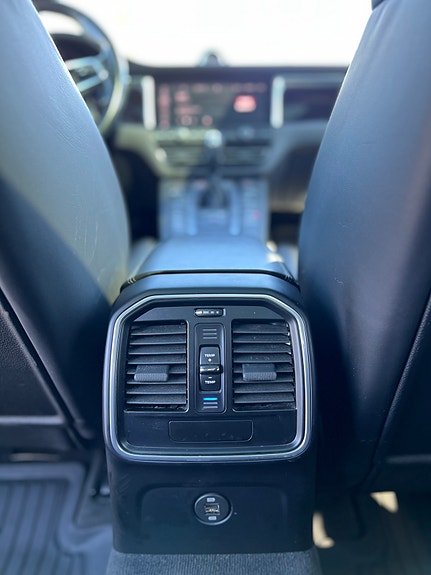 Porsche Macan 17 of 28