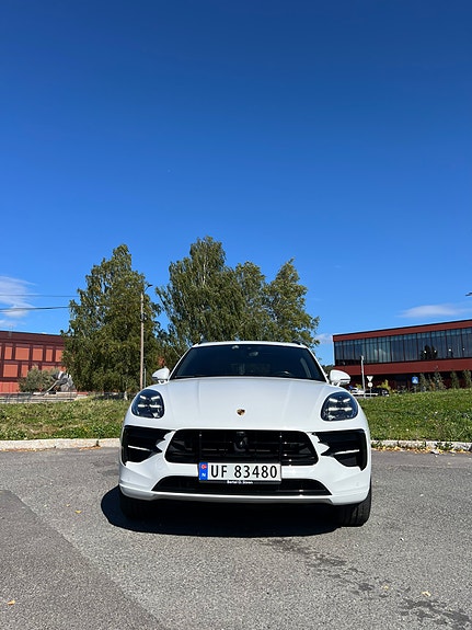 Porsche Macan 3 of 28