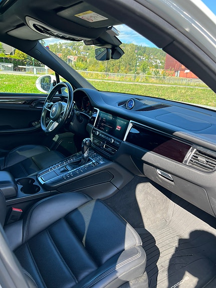 Porsche Macan 16 of 28