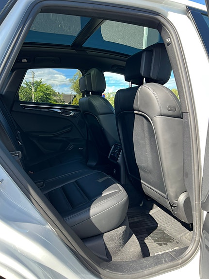 Porsche Macan 13 of 28