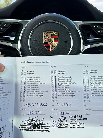 Porsche Macan 27 of 28