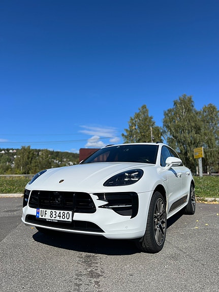 Porsche Macan 2 of 28